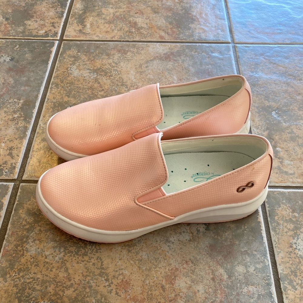 Cherokee Infinity Shoes- worn once ❤️